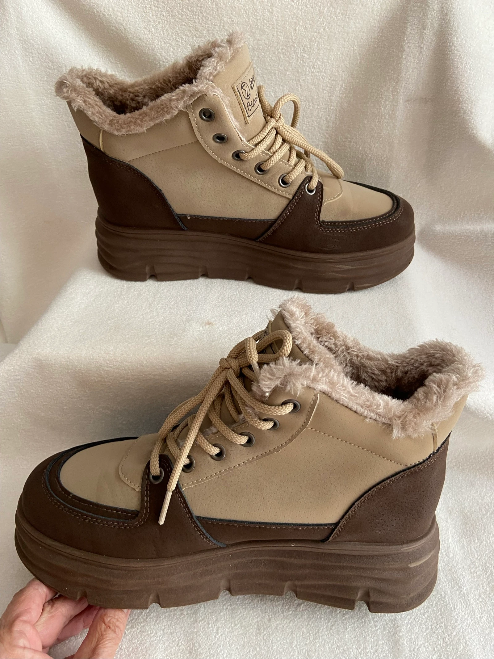 Beige/bruine wandelschoen met voering, plateausole, veters, suède, maat 42•Beautiful – photo 2